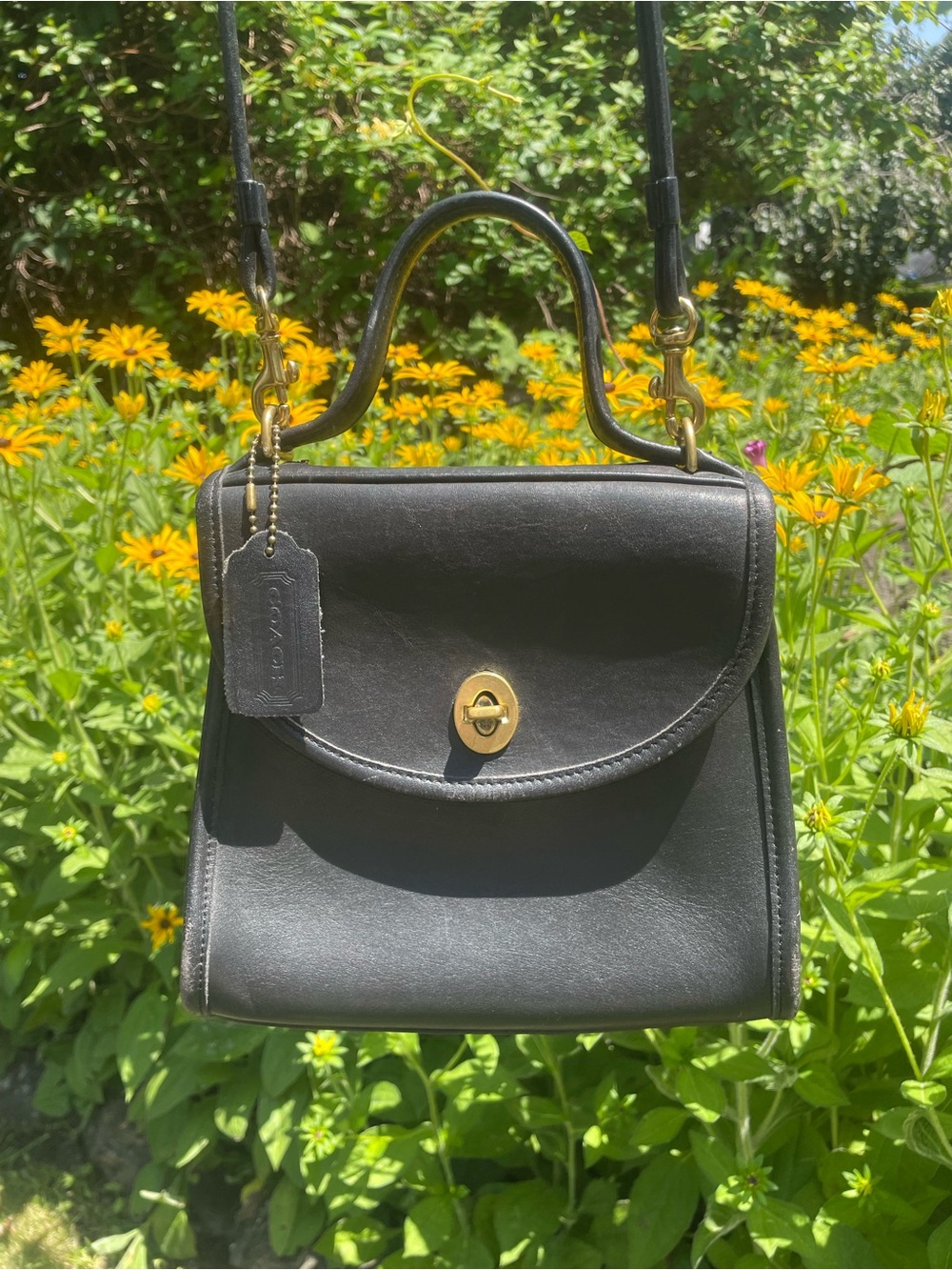 Coach vintage Regina (9983) Classic Black Leather Top-Handle Shoulder Bag